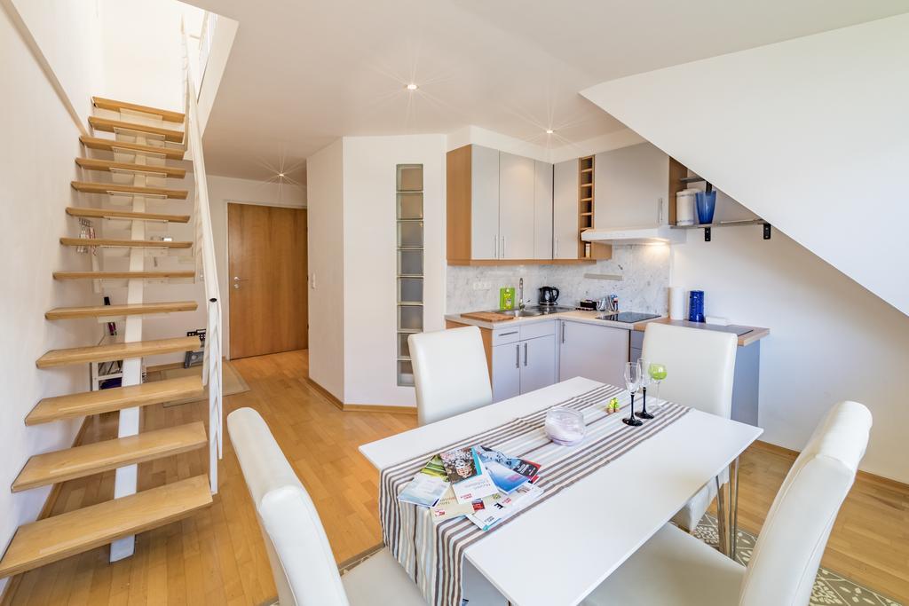 Maisonette Apartment Am Bahnhof - Adults Only Инсбрук Экстерьер фото