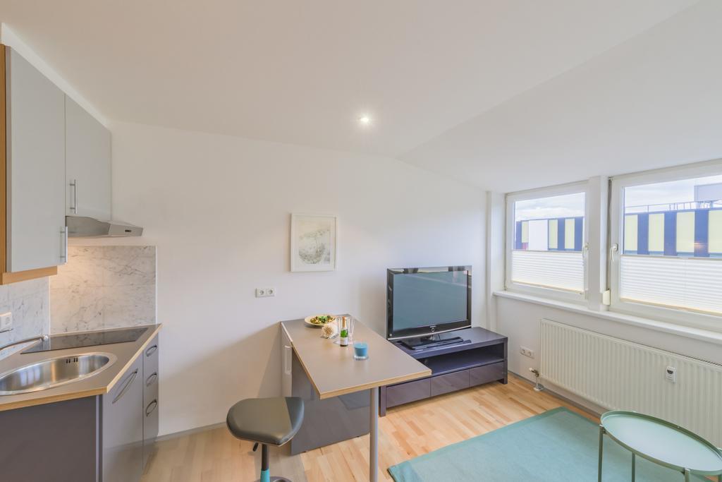 Maisonette Apartment Am Bahnhof - Adults Only Инсбрук Экстерьер фото
